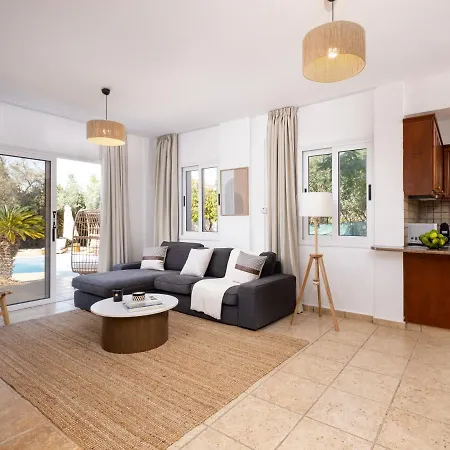 Amberturtle Design With Private Pool