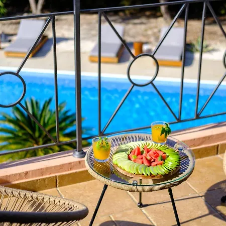Amberturtle Design With Private Pool Peyia